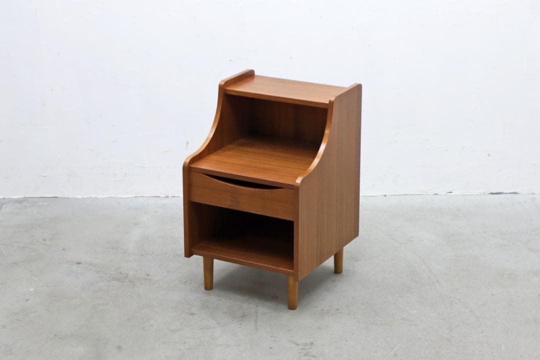 ヴィンテージ チーク材 ベッドサイド キャビネット サイドテーブル 北欧デザイン