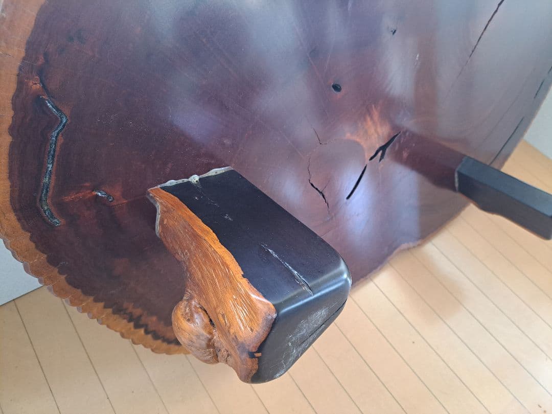 かなり重い、一枚板の天然木輪切り