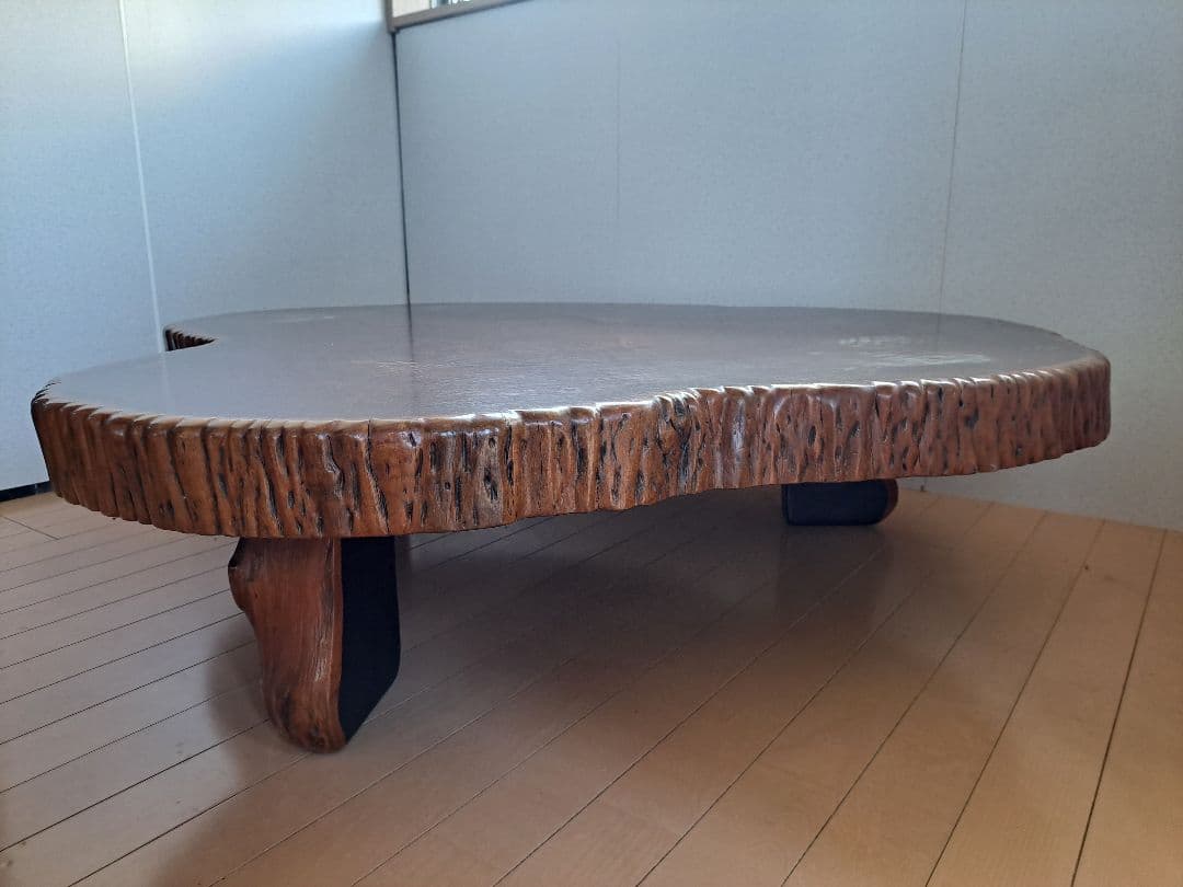 かなり重い、一枚板の天然木輪切り