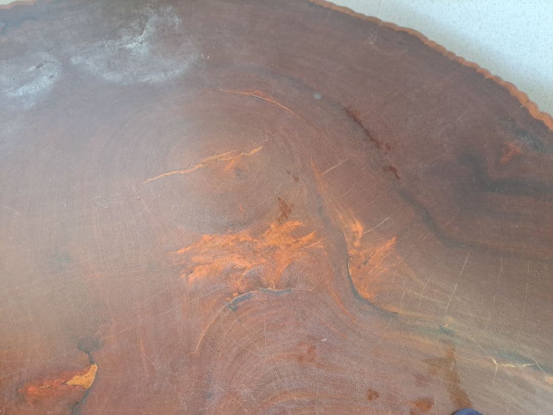 かなり重い、一枚板の天然木輪切り