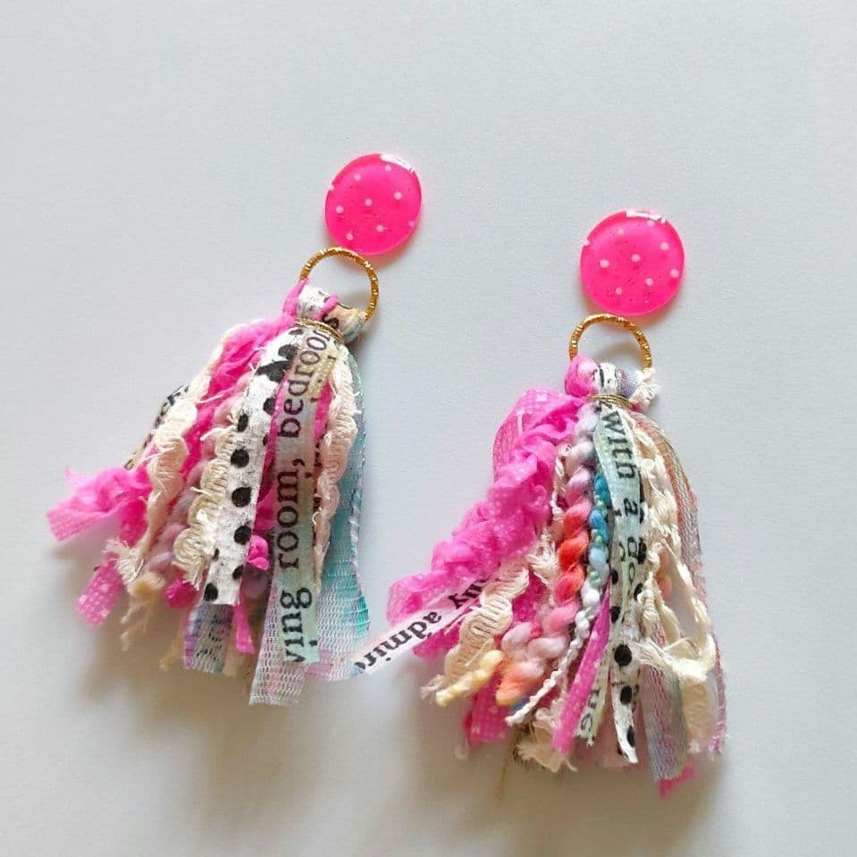 取引中　2way*ドットとピンクなタッセルのピアス/イヤリング