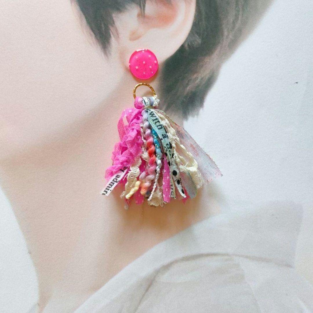 取引中　2way*ドットとピンクなタッセルのピアス/イヤリング