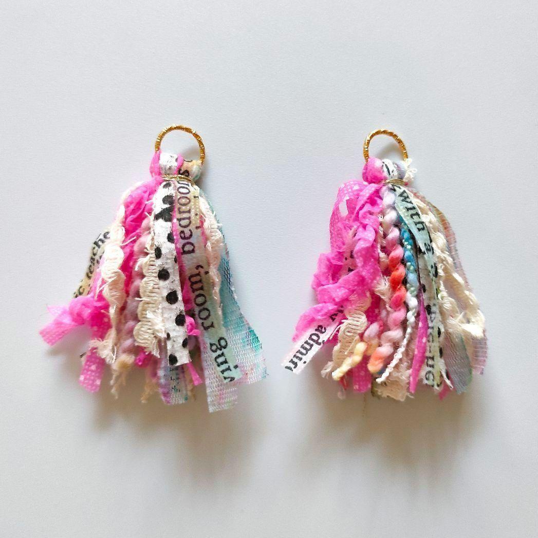 取引中　2way*ドットとピンクなタッセルのピアス/イヤリング