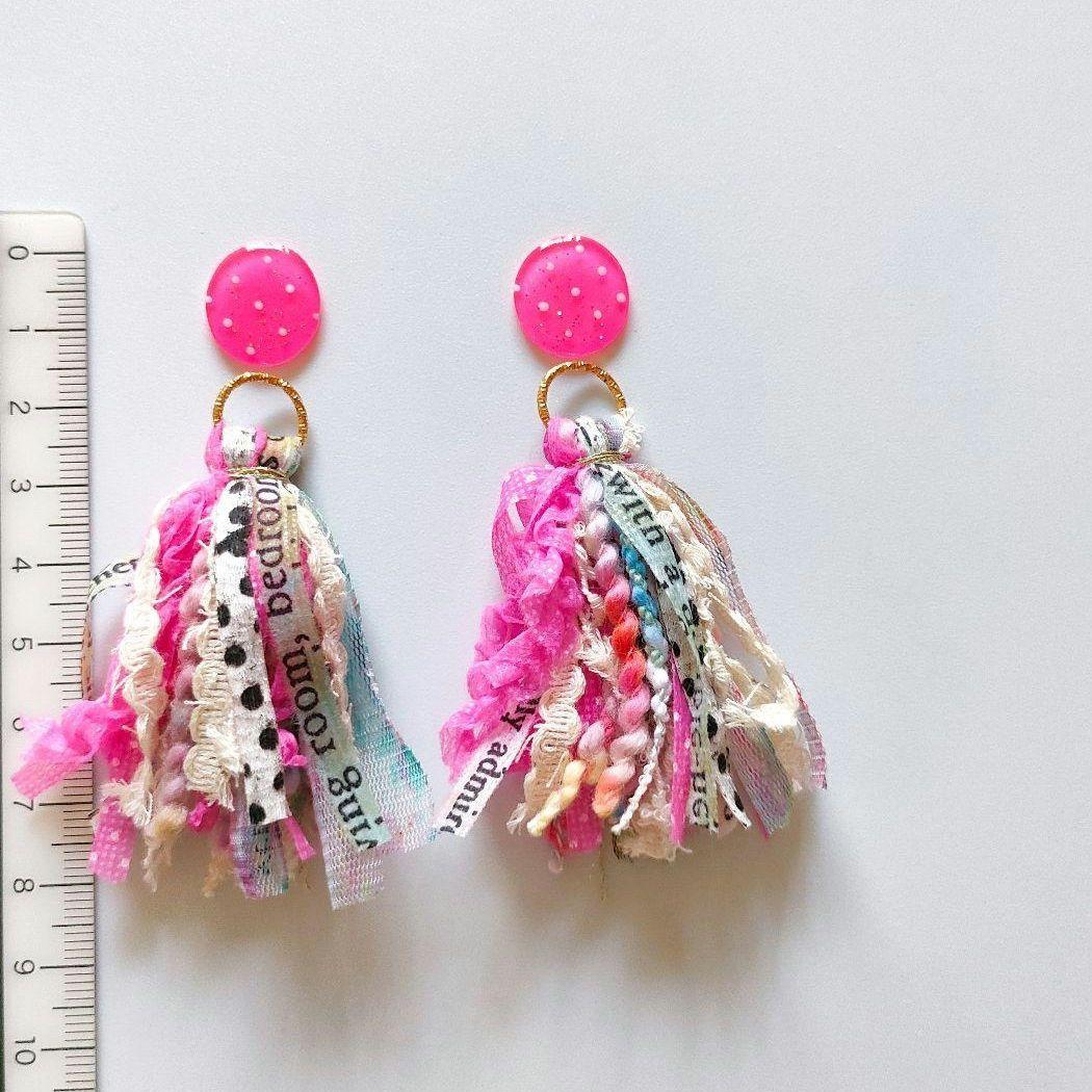 取引中　2way*ドットとピンクなタッセルのピアス/イヤリング