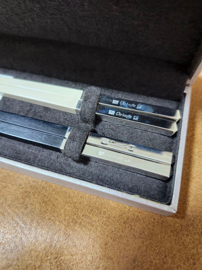 【新品】Christofle ユニ 箸 ペアセット ノワール＆ブランシュ　白・黒