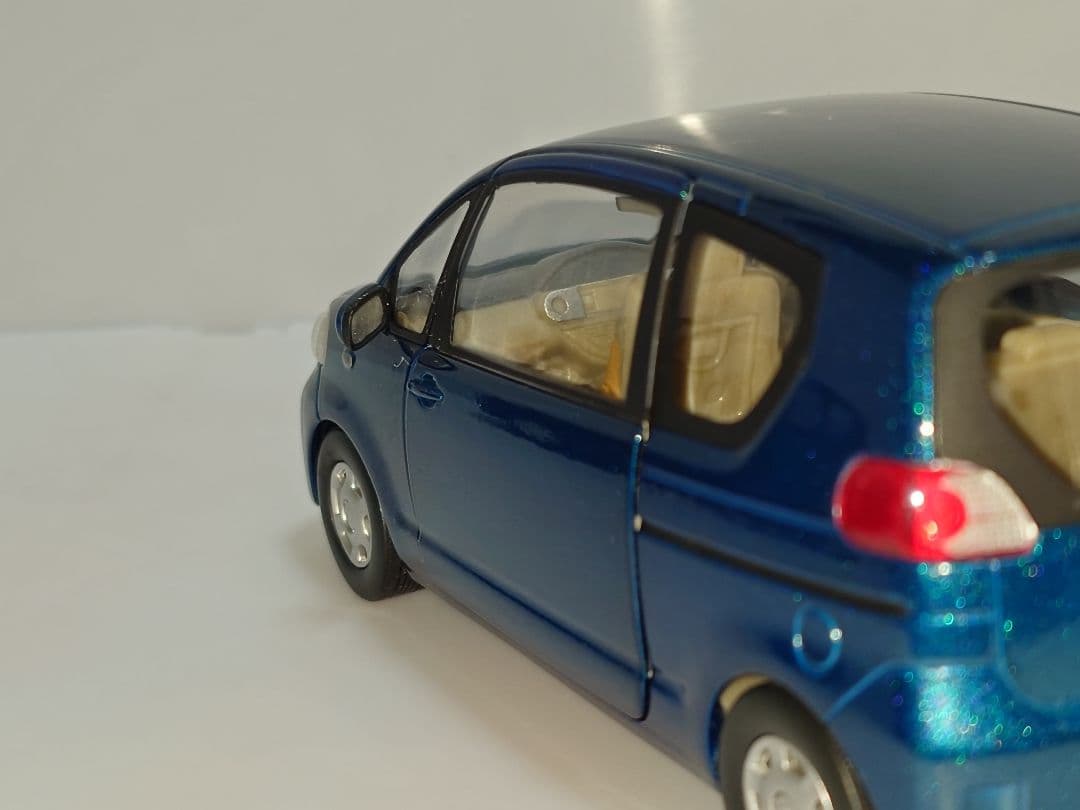 トヨタ ポルテ 初期型 カラーサンプル ミニカー ブルー 1/30 - メルカリ