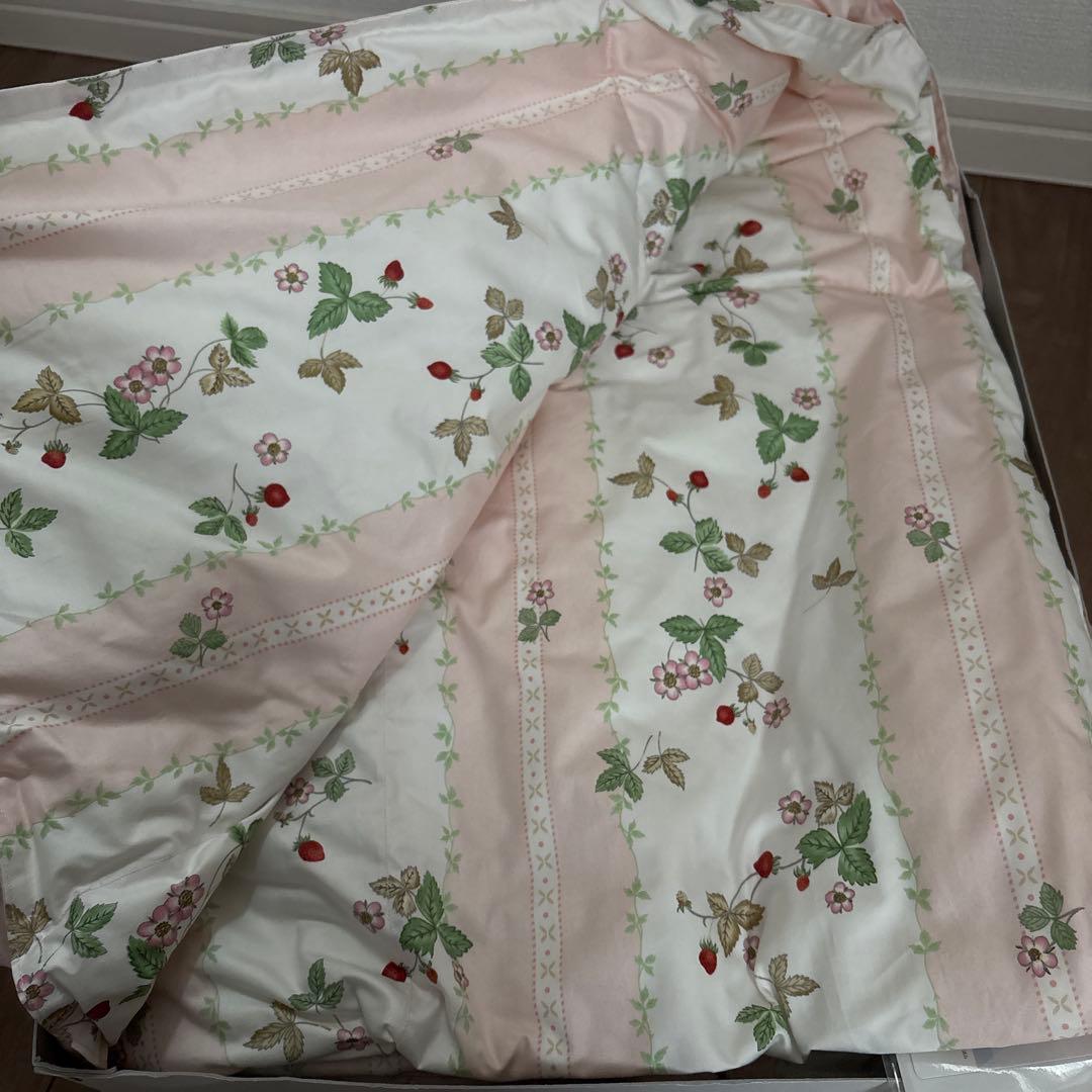 　羽毛肌掛け布団　ワイルドストロベリー　ピンク　西川