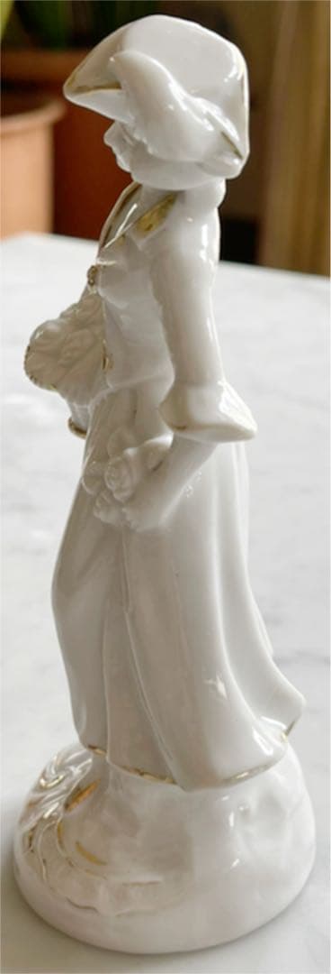 日本製　王冠マーク　M 金彩　白磁　貴婦人　フィギュリン　ポーセリンアート