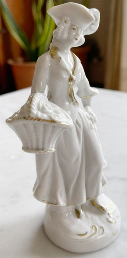 日本製　王冠マーク　M 金彩　白磁　貴婦人　フィギュリン　ポーセリンアート