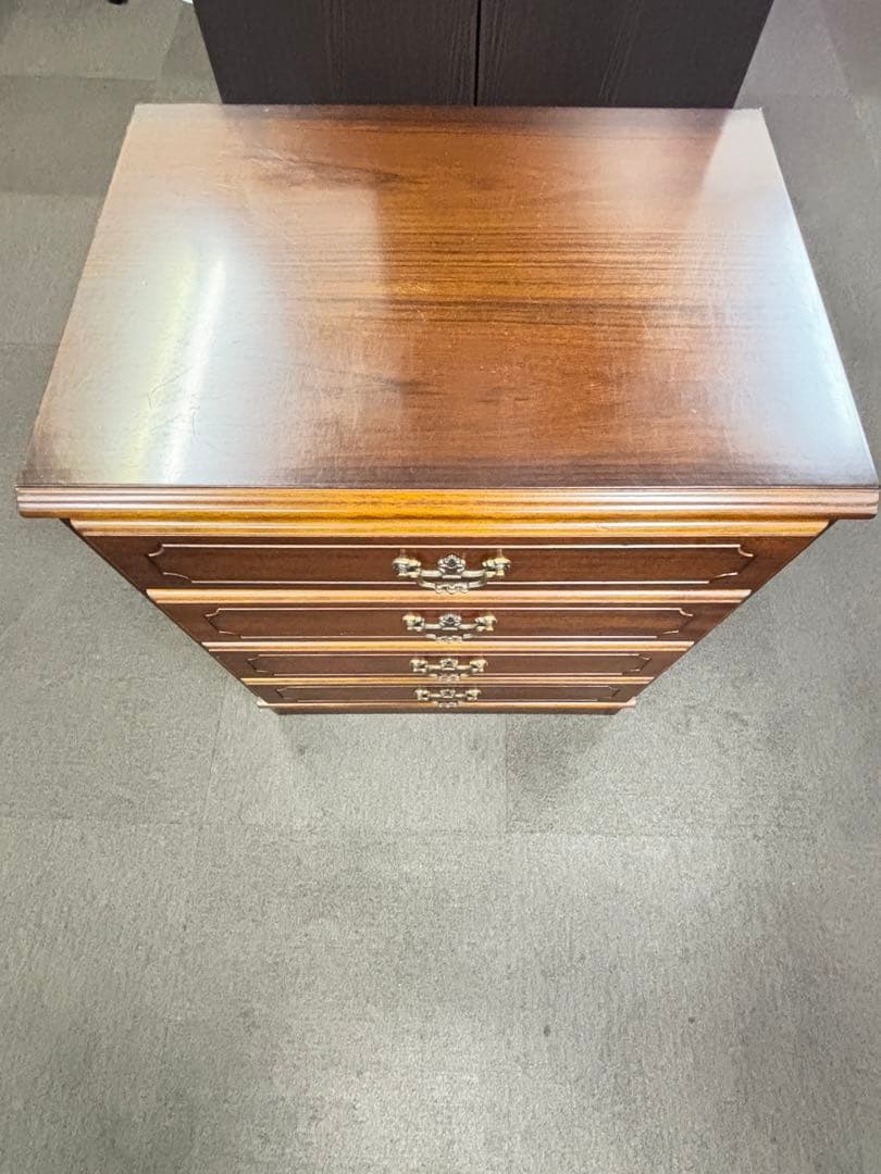 カリモク ブラウン木製チェスト 4段引き出し コロニアル