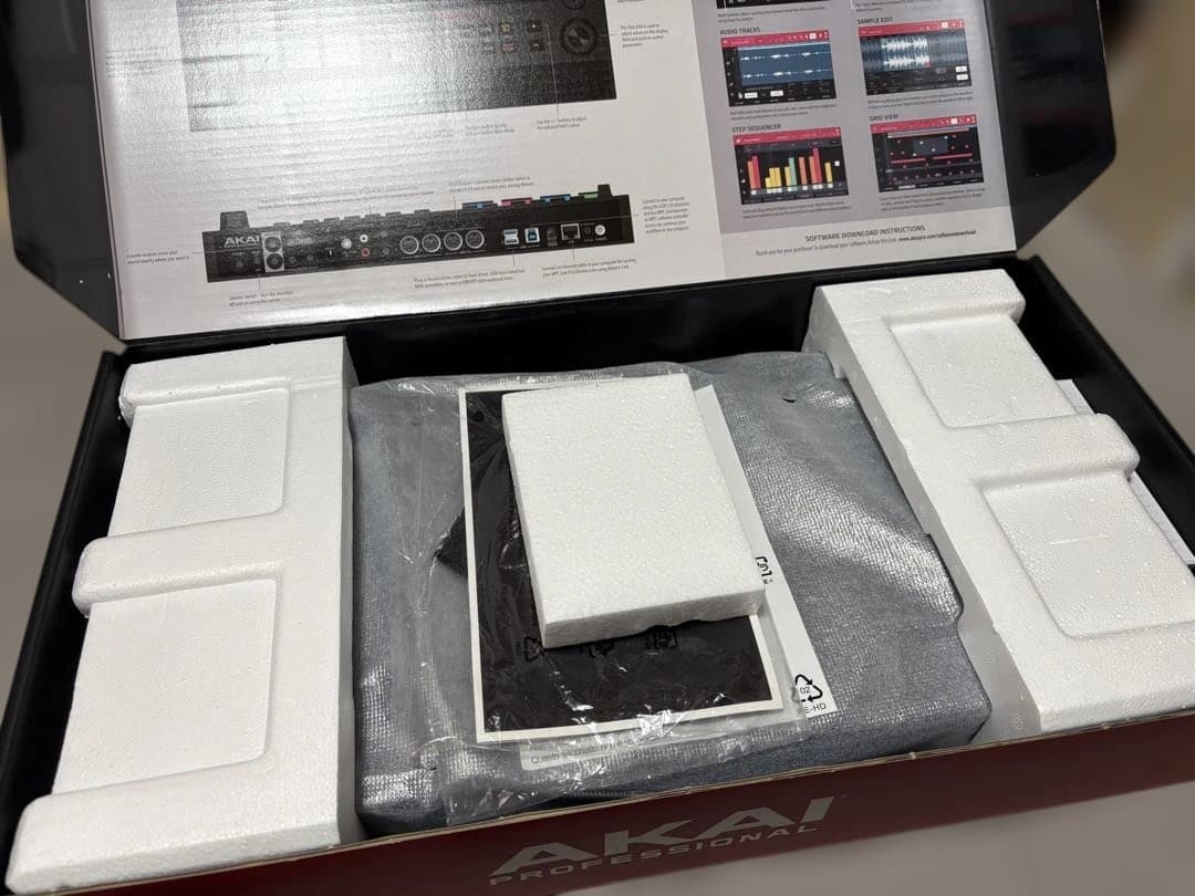 極美品】MPC LIVE II（日本国内正規品・液晶フィルム付・完品・解除済