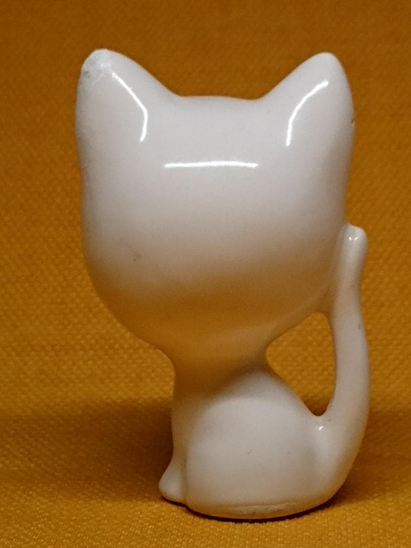 ビンテージ　ネコ　猫　白猫　陶器　置物　インテリア　工芸品　美術品　A1066