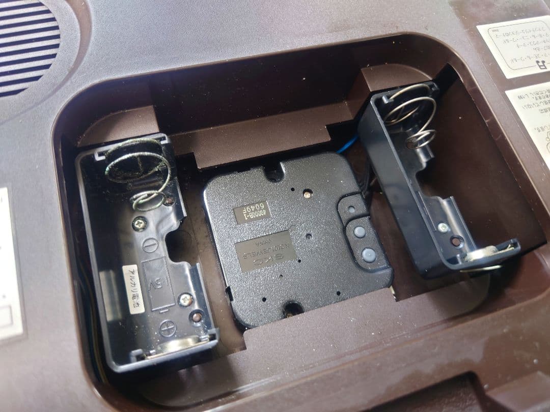 ディズヌータイムミッキー＆フレンズ　からくりメロディ電波掛時計　FW554B