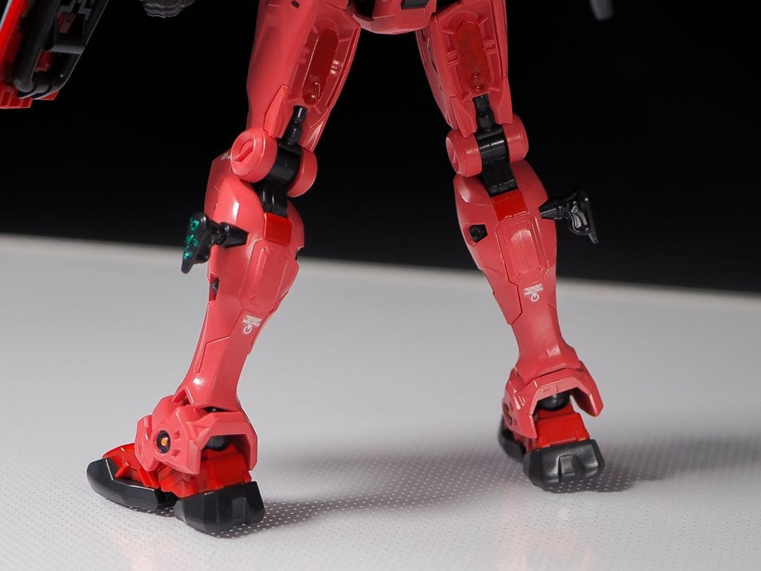 hg 赤いガンダム 塗装済み完成品 全塗装 徹底塗り分け - メルカリ