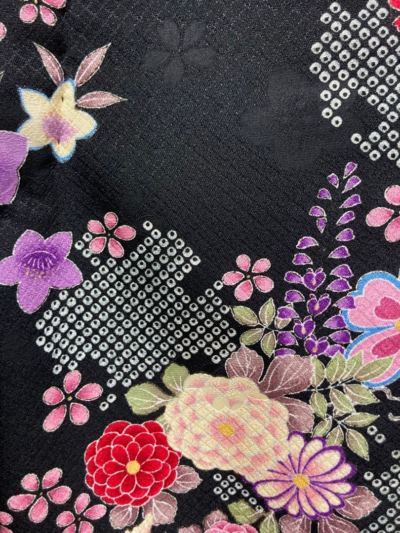 伝統的な黒色花柄着物　七五三7歳女児着物＆長襦袢半衿付き花柄　小花古典レトロ風