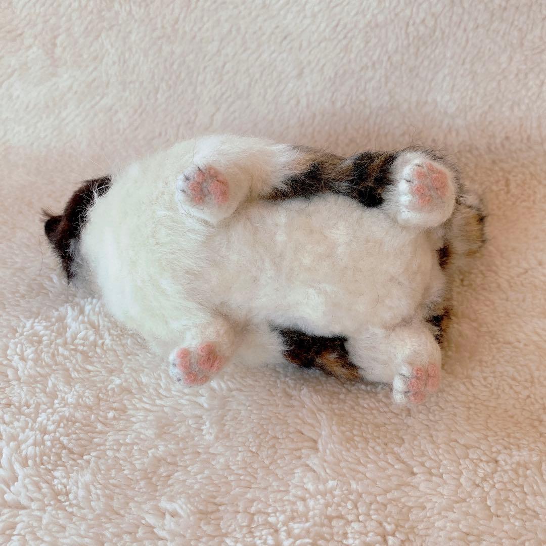 羊毛フェルト猫 全身タイプ リアル可愛い三毛のエキゾチックショート