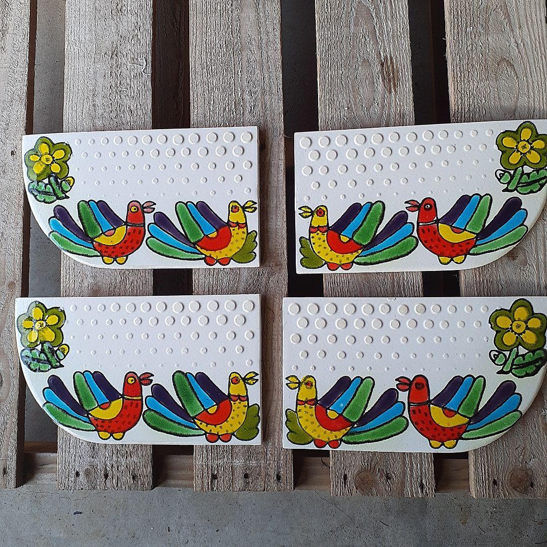 綺麗なタイルの4枚組