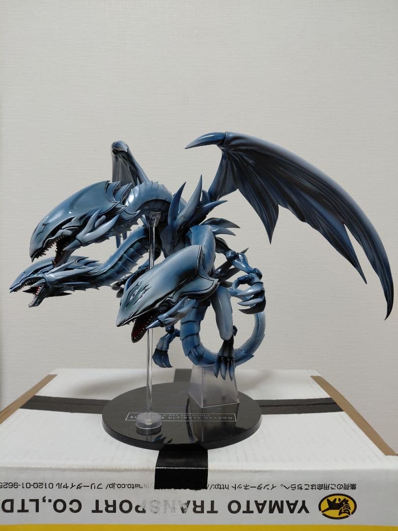 遊戯王　フィギュア　青眼の究極竜　ブルーアイズ　アルティメットドラゴン