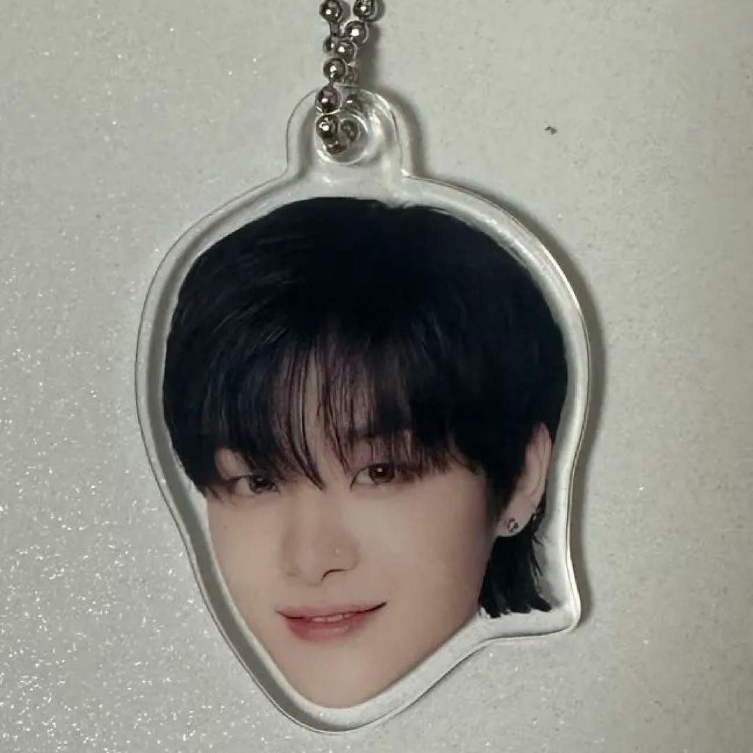 TREASURE ジフン 顔アクキー - メルカリ