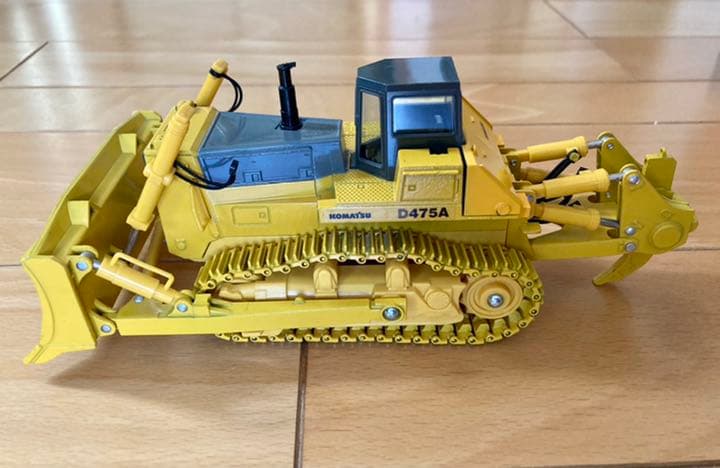 ミニチュア重機】コマツD475A ブルドーザー - メルカリ