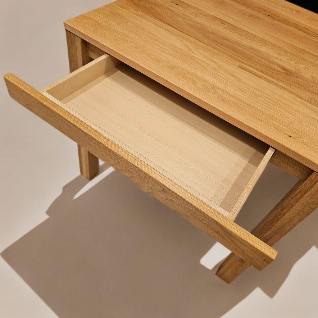 無印良品 木製テーブル　引出付　節あり　幅８０ｃｍ