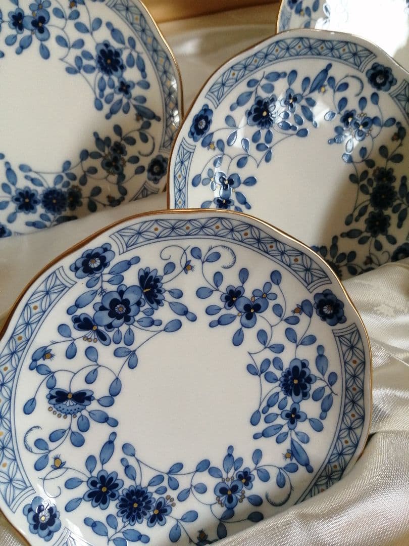 新品NARUMI ナルミ ボーンチャイナ プチケーキセット 箱付き 匿名配送