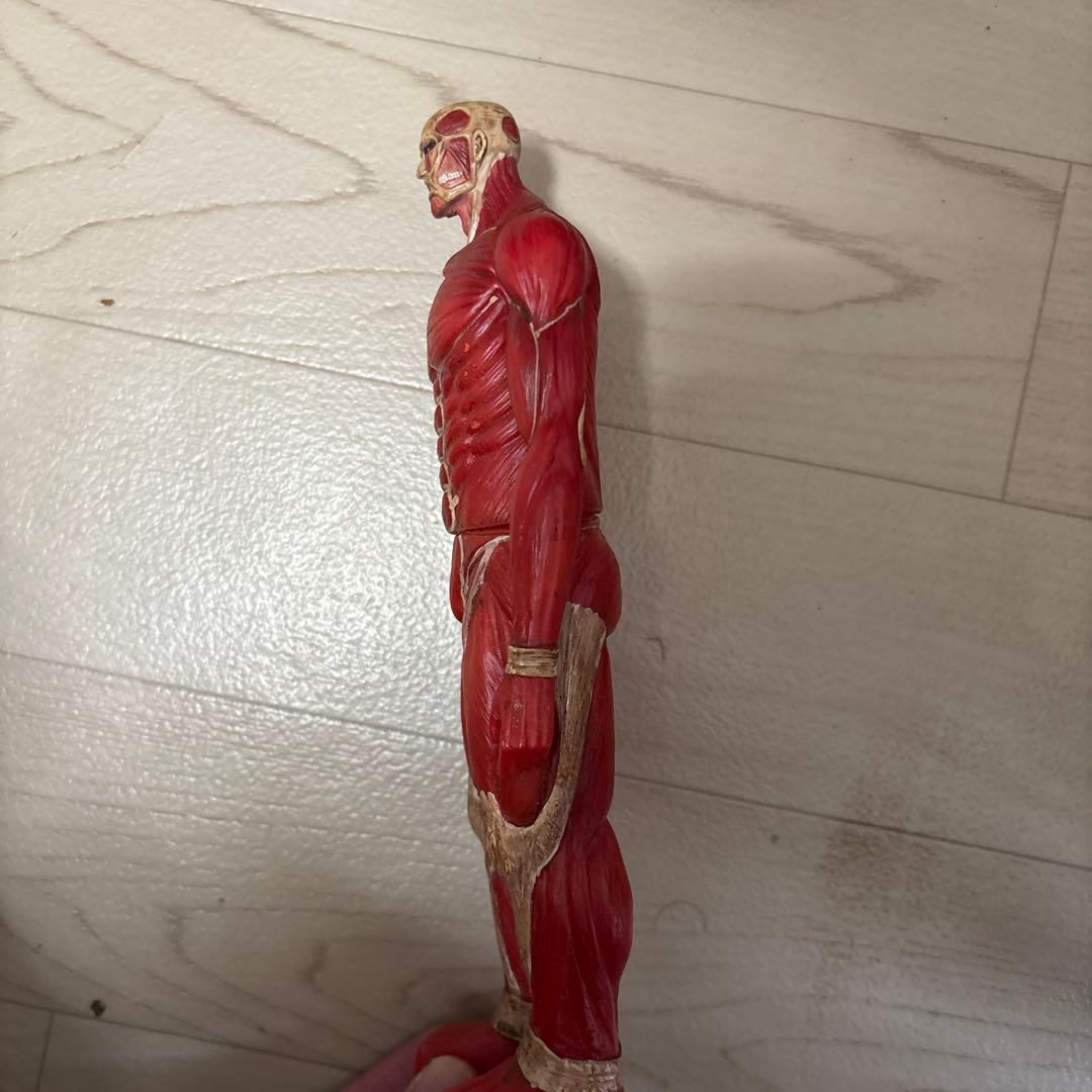 進撃の巨人 超大型巨人ソフビフィギュア 超大型巨人 ムキムキソフビ