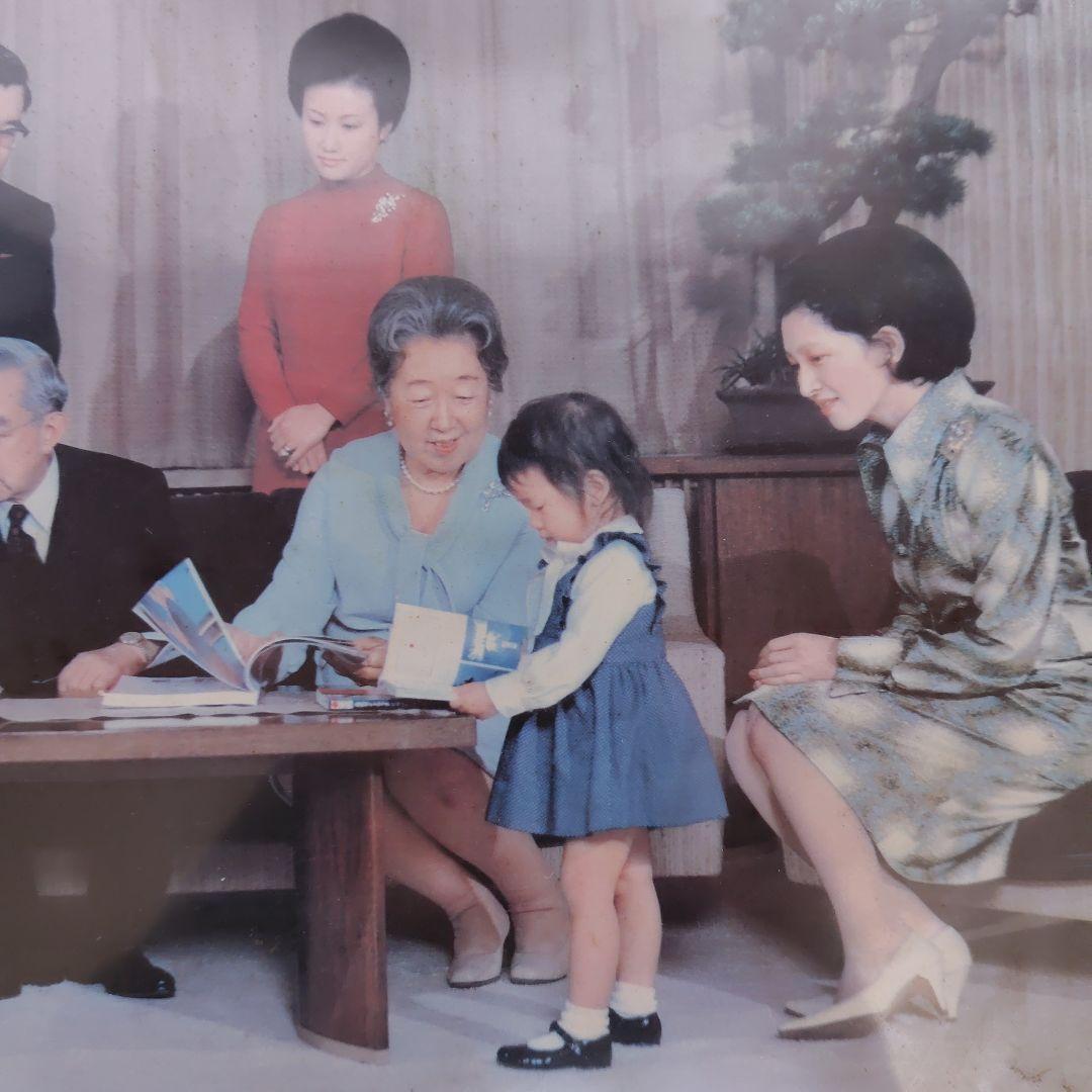 家族の集合写真 金色フレーム