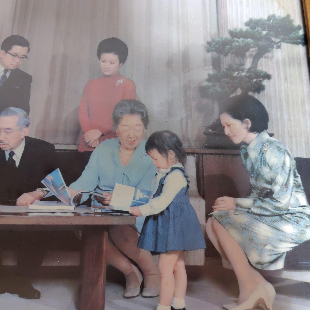 家族の集合写真 金色フレーム