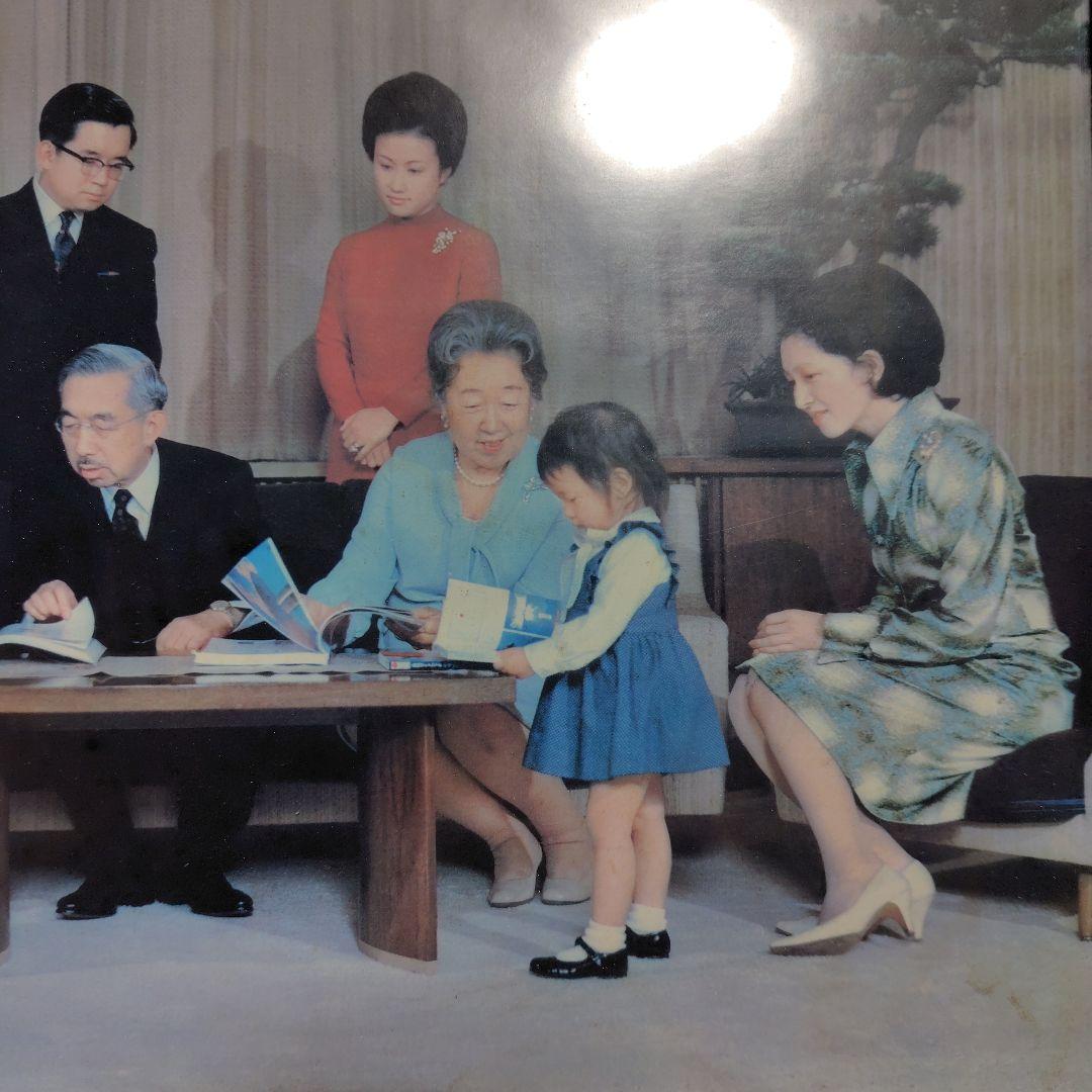 家族の集合写真 金色フレーム