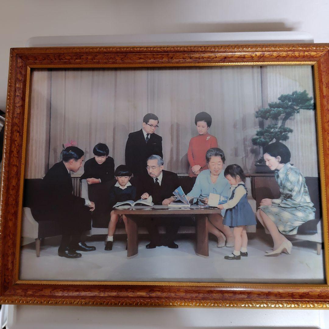 家族の集合写真 金色フレーム