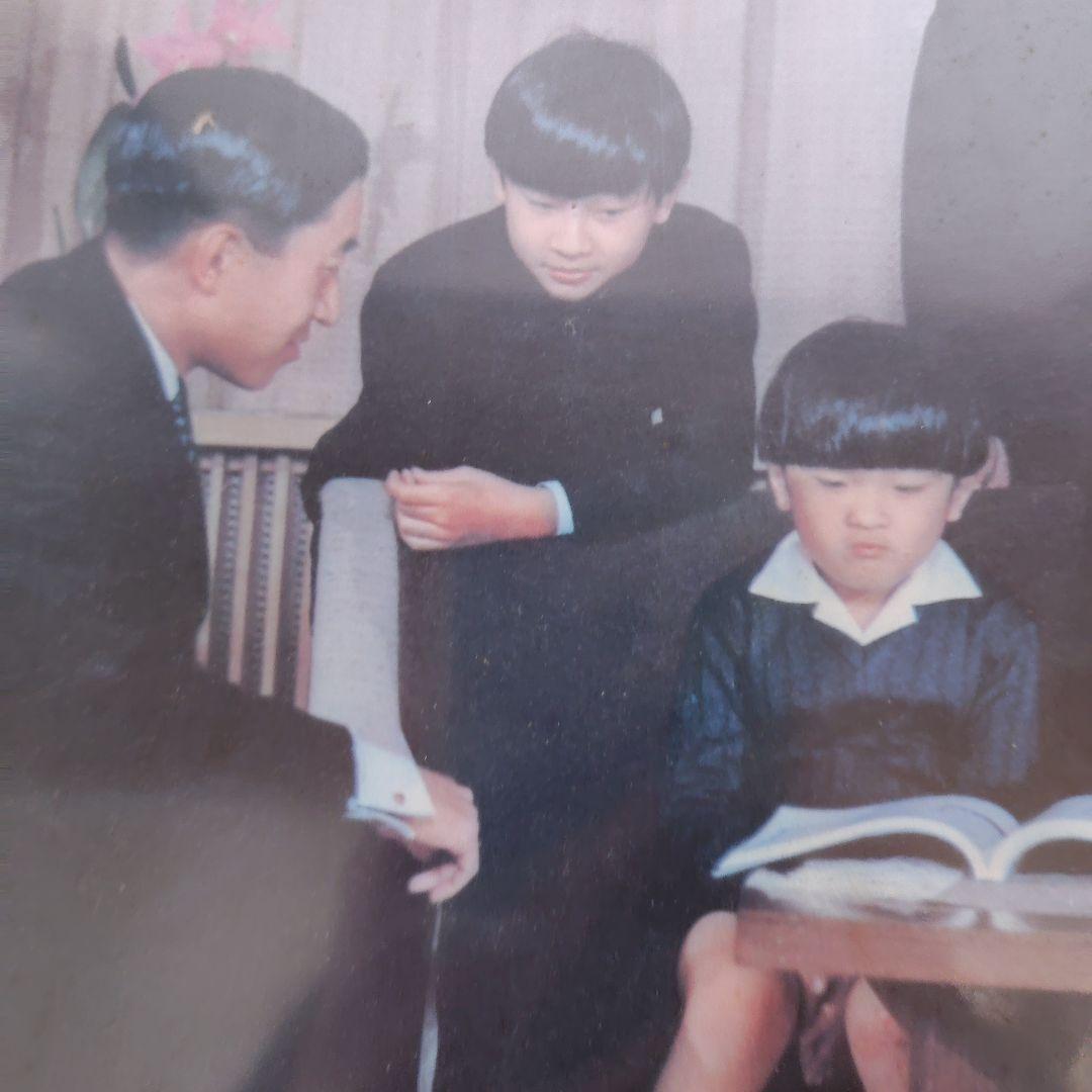 家族の集合写真 金色フレーム