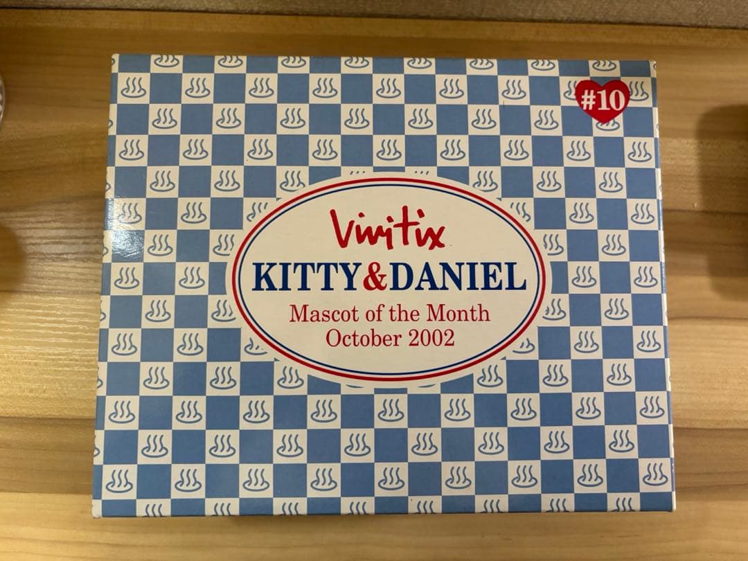 vivitix限定　キティ＆ダニエル　マンスリーマスコット2002年　10月