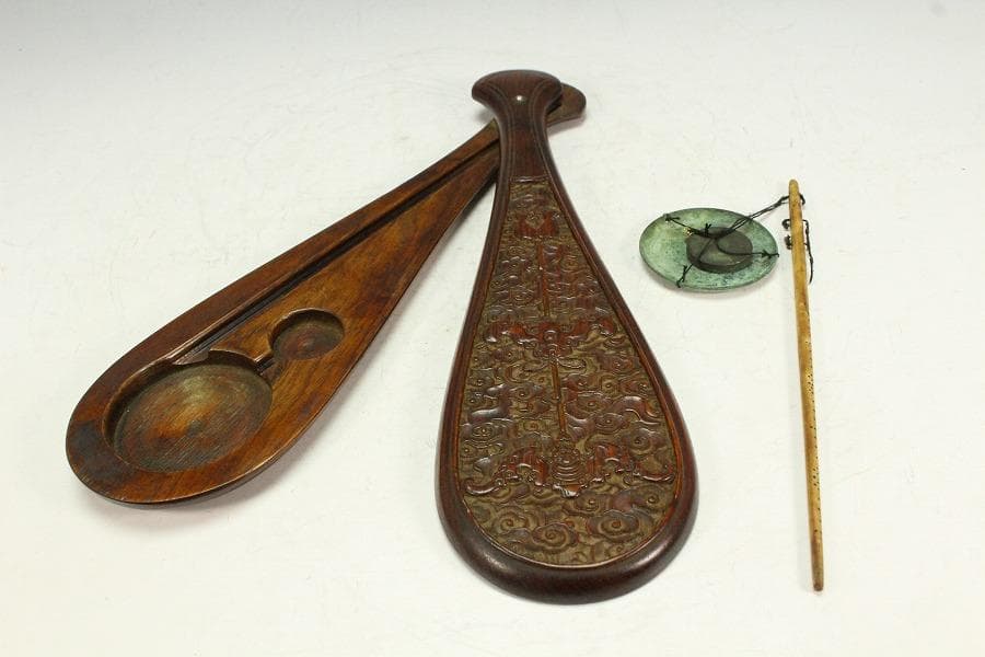中国美術 花梨 刻 雲蝙蝠紋 秤 測り具(K-A911) - メルカリ