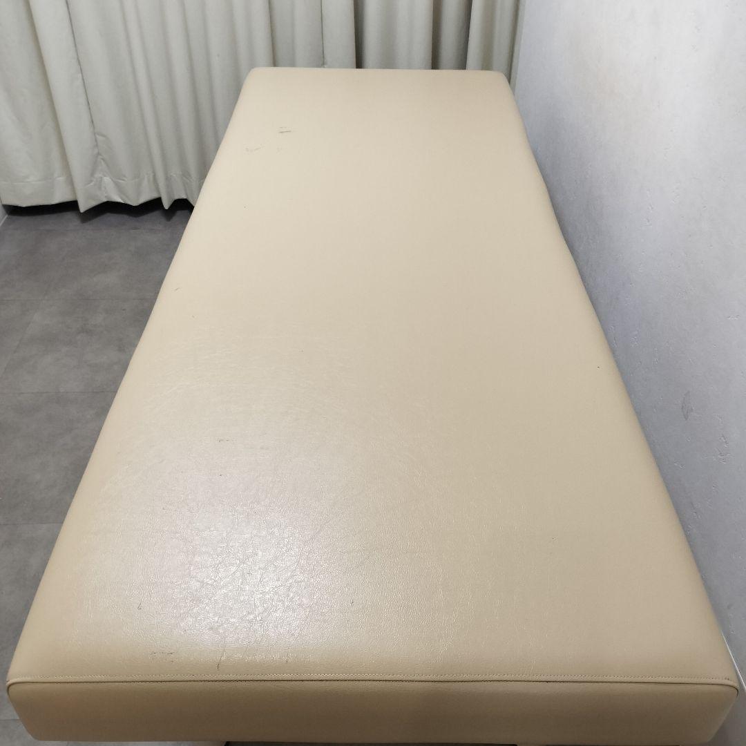 Takadaマッサージベッド施術ベッドエステベッド・整体ベッド（脚４本外し同梱）