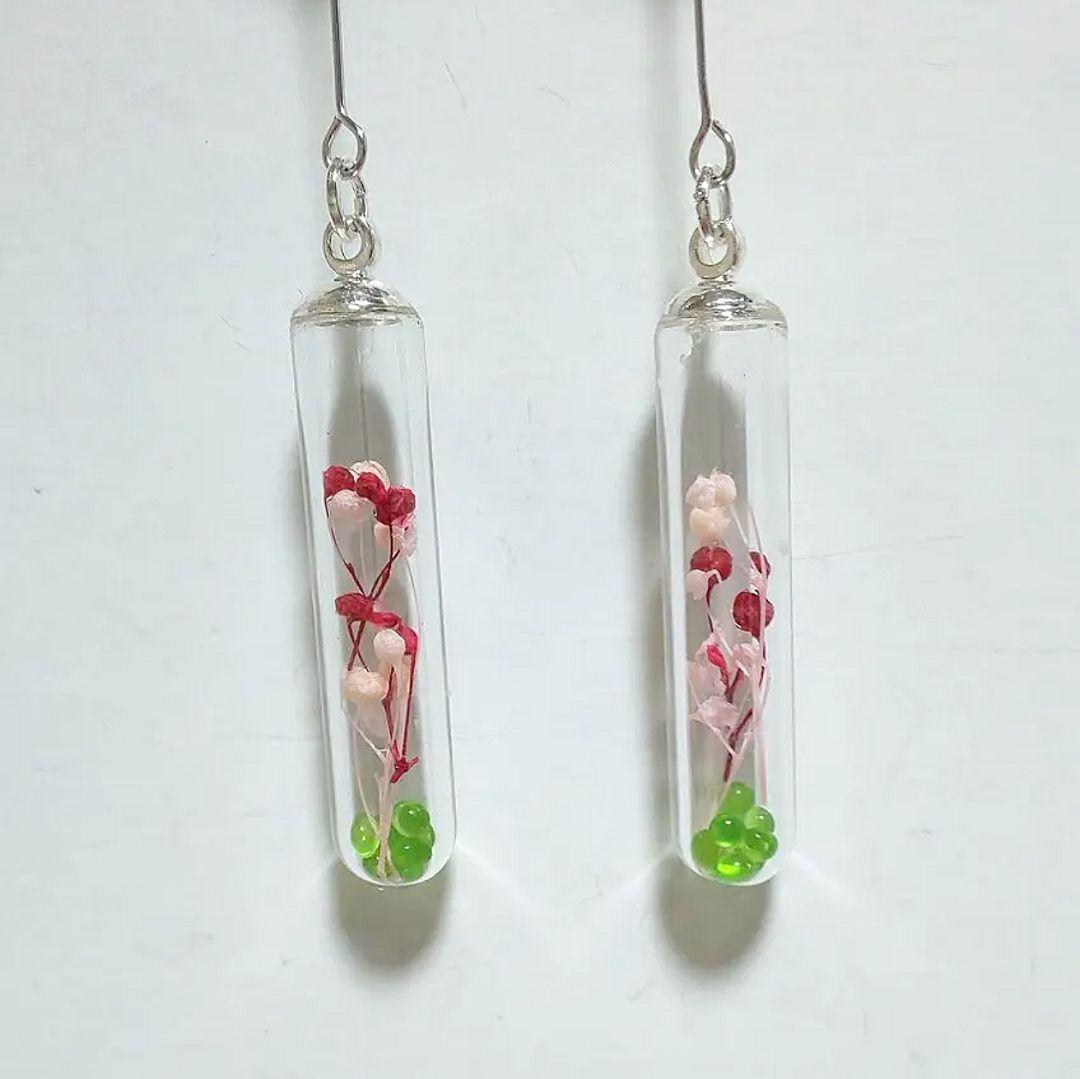 【631】かぼちゃビーズとカスミ草のピアスピアス／イヤリング