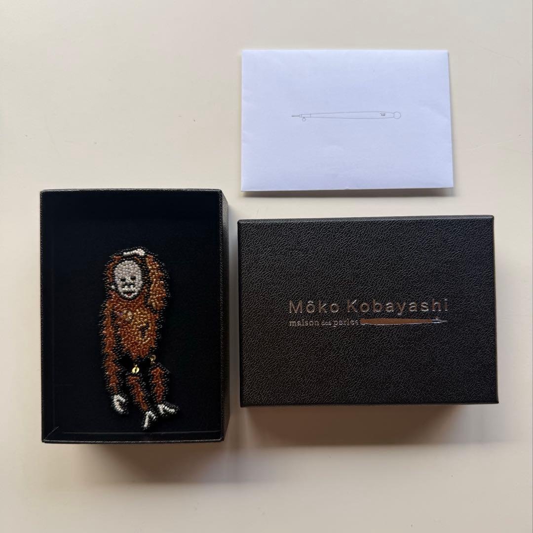 小林モー子 オラウータン(子供)ブローチ - メルカリ