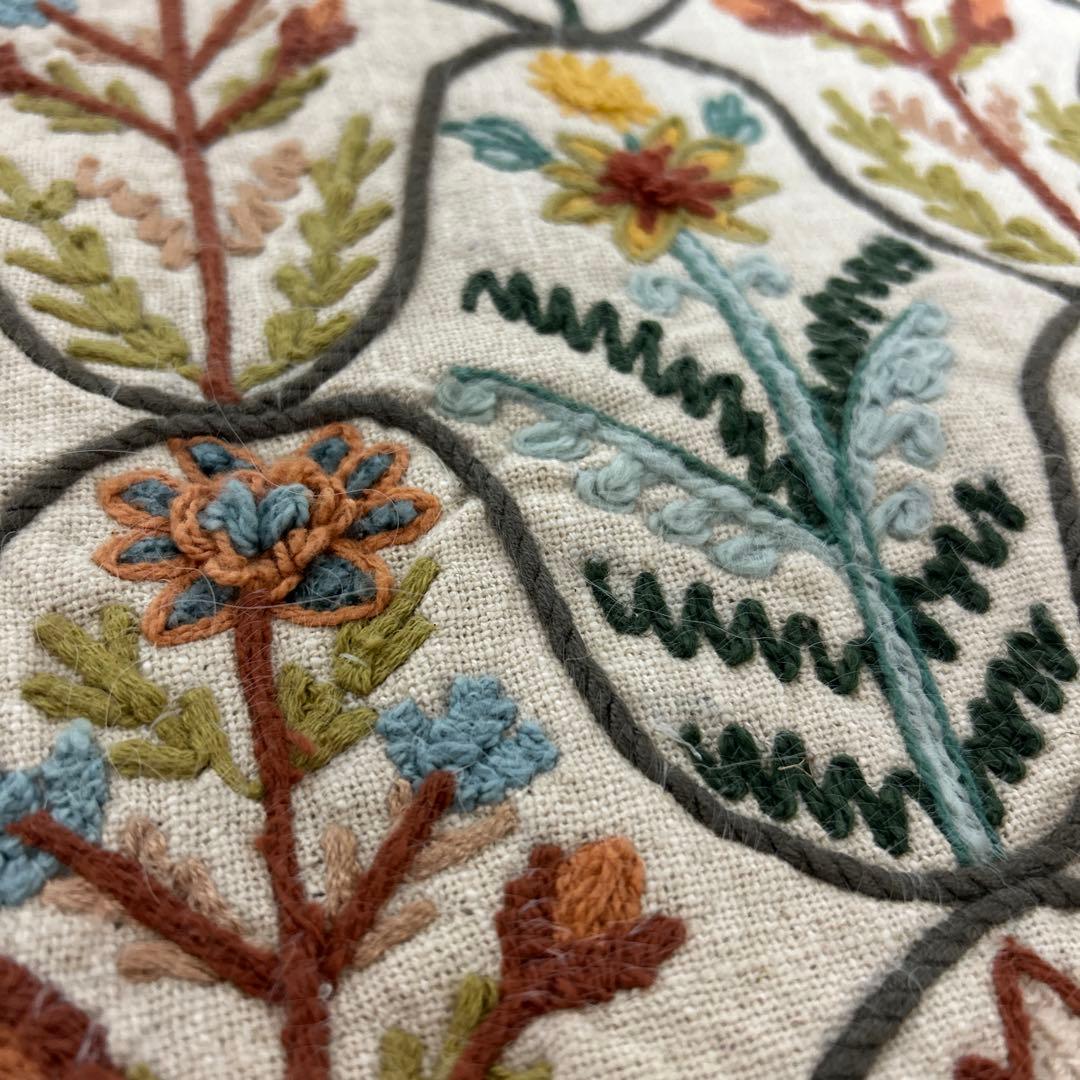 クッションカバー 刺繍 花柄 タッセル Morgan & Finch