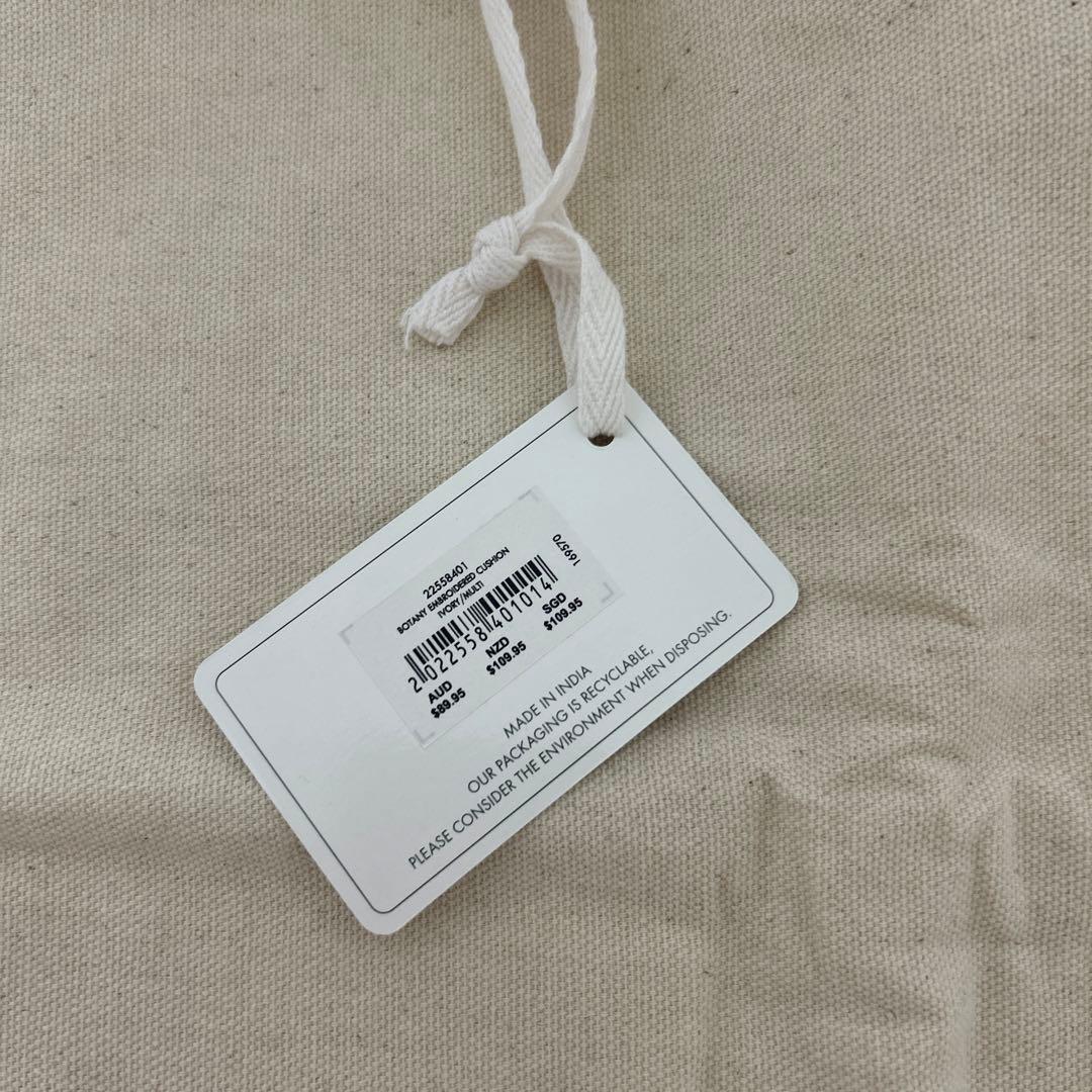 クッションカバー 刺繍 花柄 タッセル Morgan & Finch