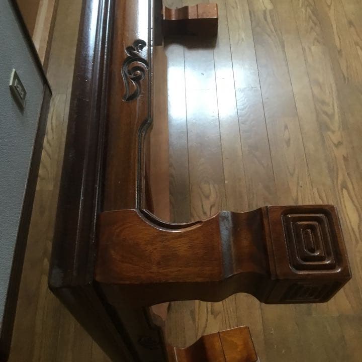 和室用テーブルです。表面は綺麗です側面に少しすり傷あり目立た無い。