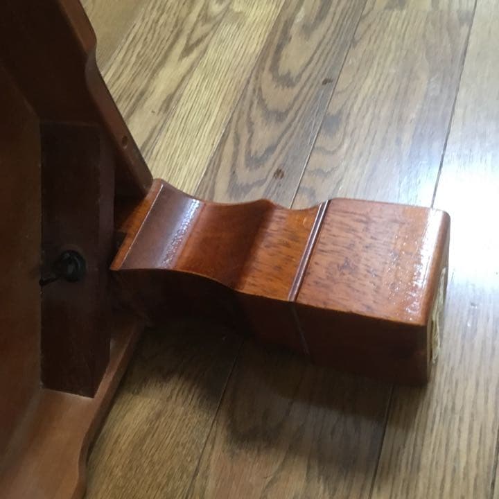 和室用テーブルです。表面は綺麗です側面に少しすり傷あり目立た無い。