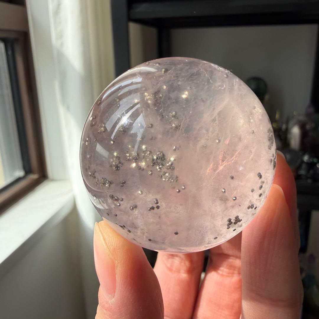 【MH】天然石 パイライト共生フローライトのスフィア　NO.020916