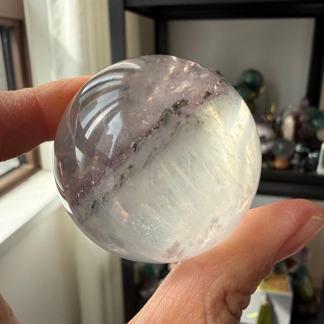 【MH】天然石 パイライト共生フローライトのスフィア　NO.020916