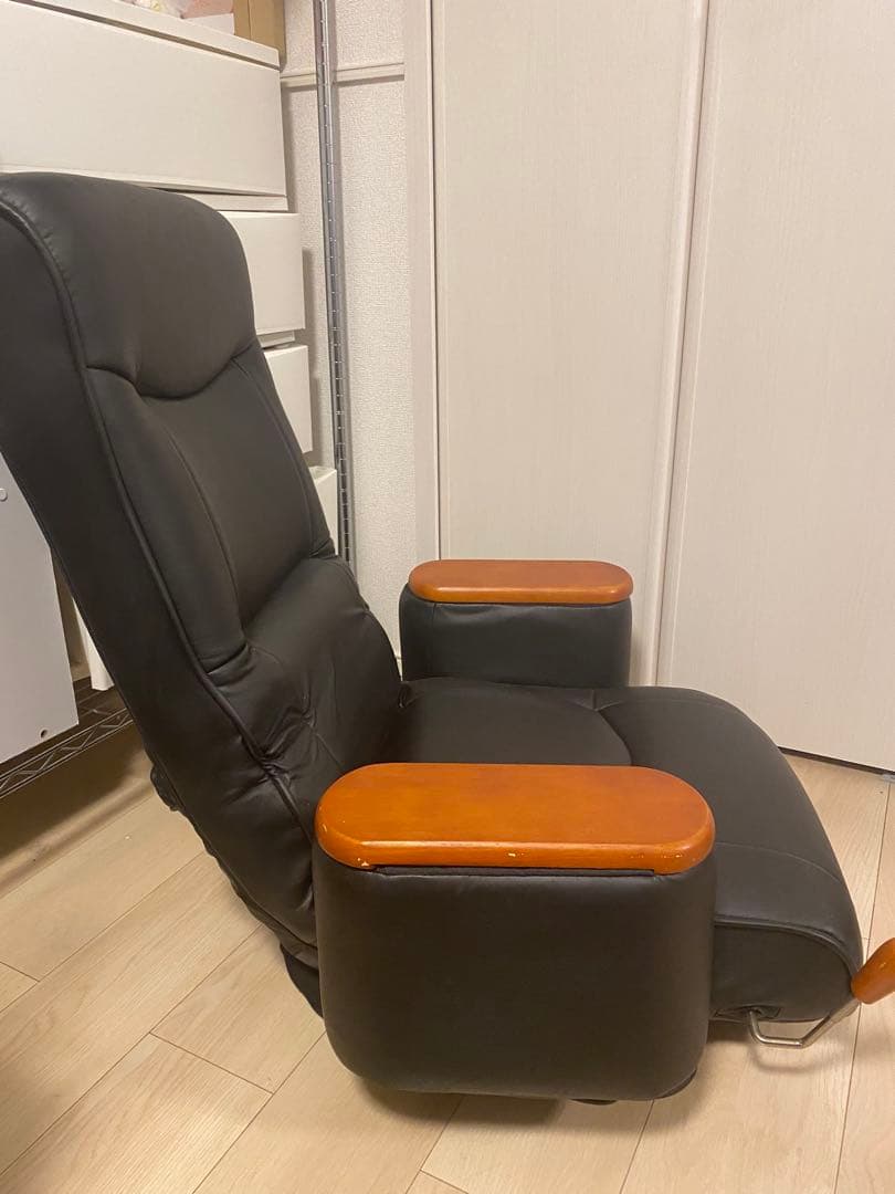 リクライニング 1人掛けソファ 黒　ウッド調　収納付き