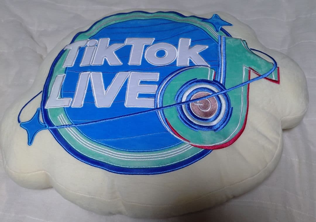 非売品 TikTok LIVE クッション 雲型 - メルカリ