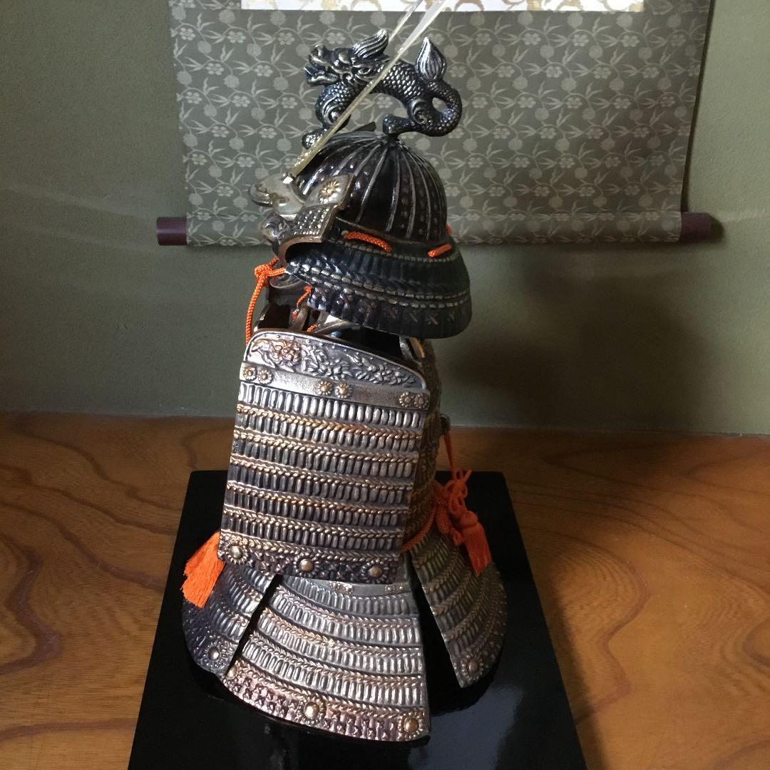 高級美術品　鎧置物　台付き