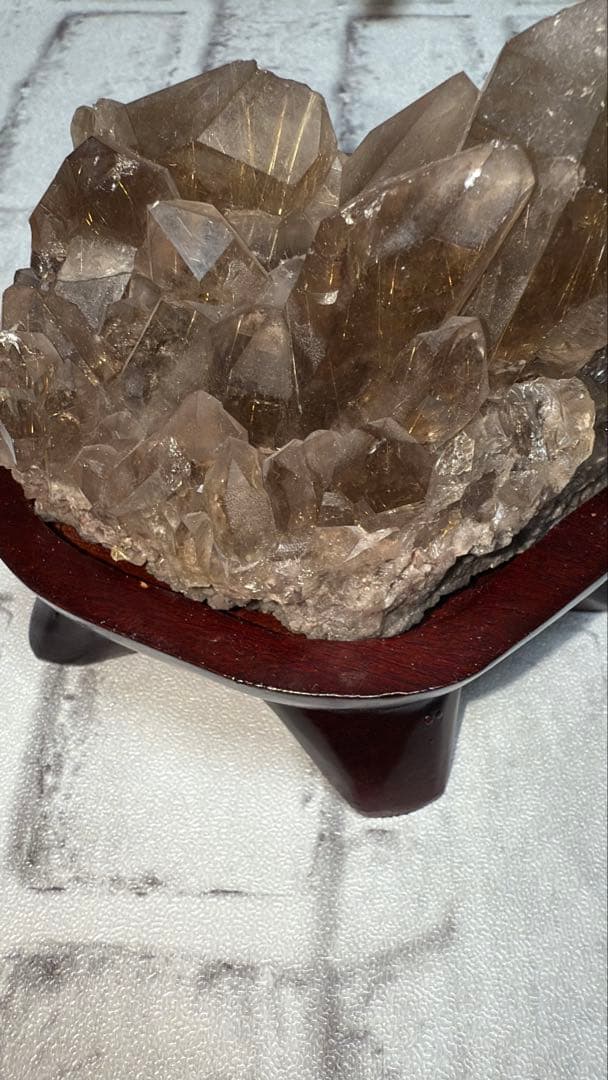 ①ブラジル産 タイチンルチルクォーツ マスター 原石クラスター 特注手彫専用台座