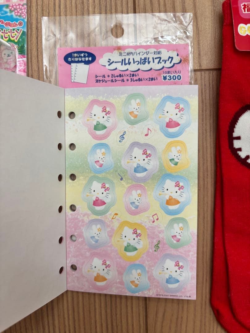 《レア物！》　ご当地キティ　ファスナーマスコット　靴下　ハンドバッグ　シール