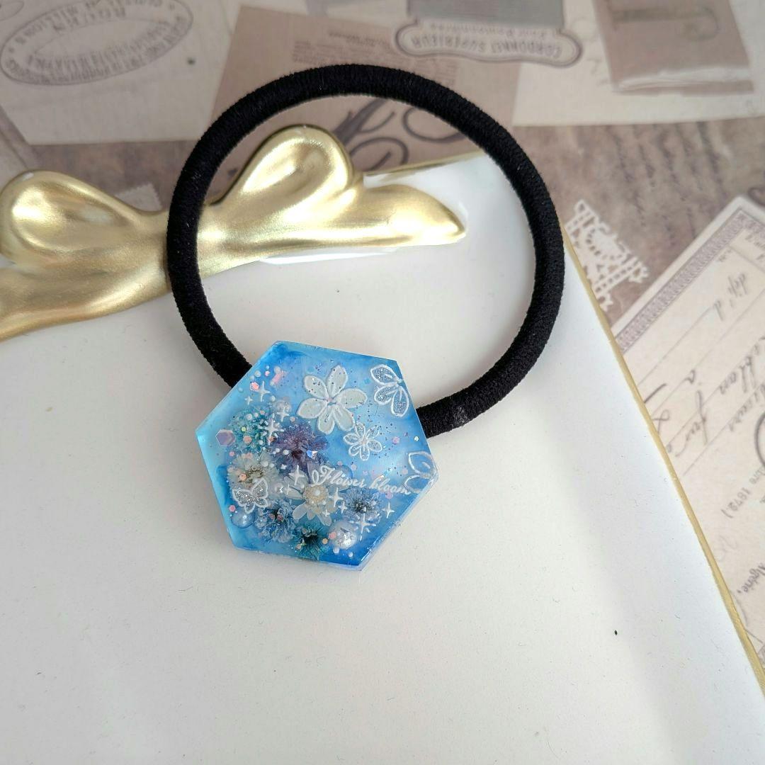 391 アクアブルー✴花✴ちょうちょ✴レジンヘアゴムキーホルダー