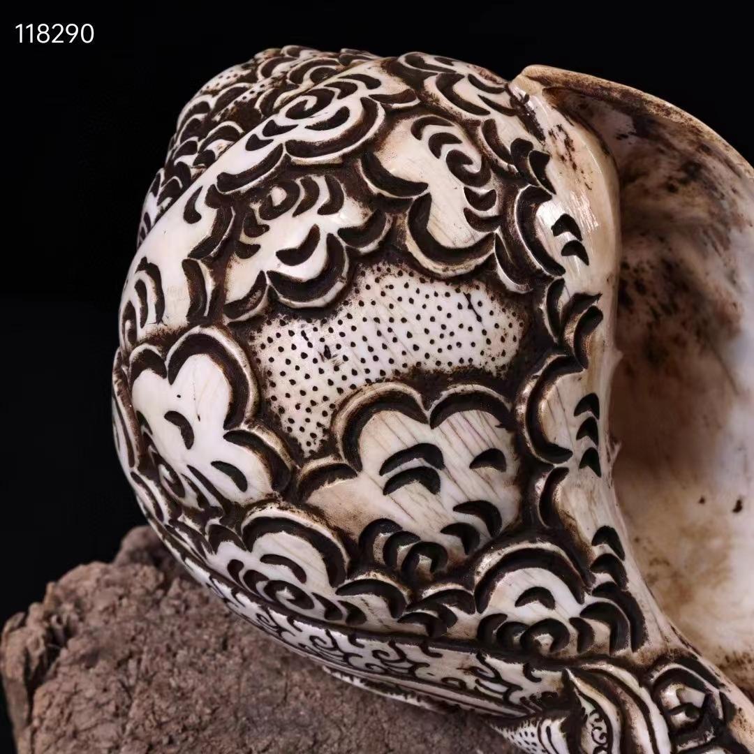 中国古美術・旧蔵蔵伝工芸 ・彫刻「蓮花生師匠」仏像・天然サザエ彫り